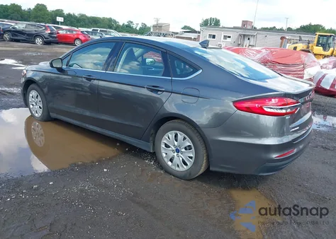 2020 Ford Fusion S z USA, uszkodzony, nr VIN 3FA6P0G76LR194326
